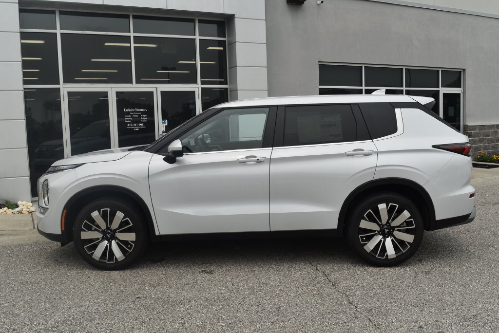 New 2026 Mitsubishi Outlander AWD image 4