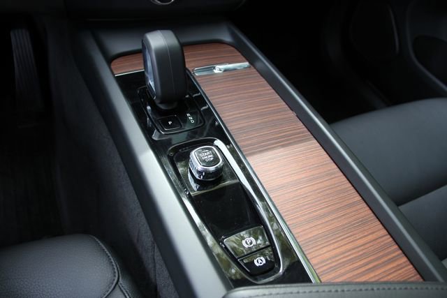 Used 2023 Volvo XC60 B5 Plus w/ Protection Package Premier image 25