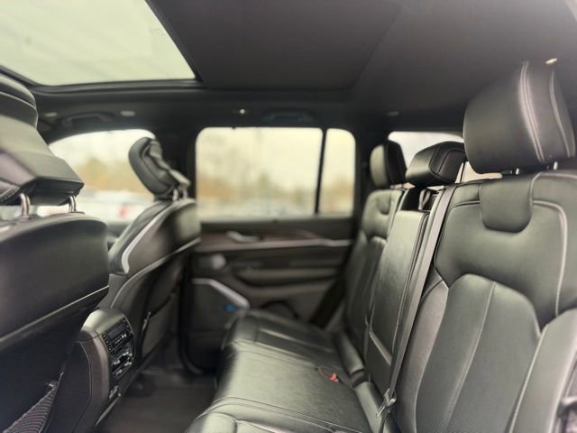 Used 2022 Jeep Grand Cherokee Overland w/ Luxury Tech Group IV image 26