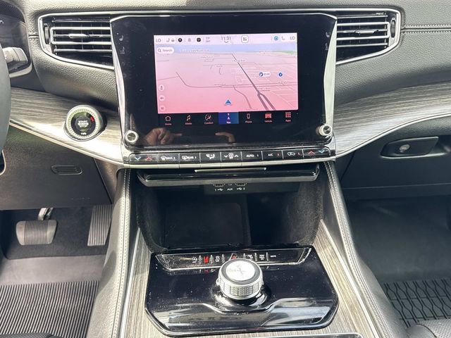 Used 2024 Jeep Wagoneer L Series II w/ Flexible Seating Group RWD image 29