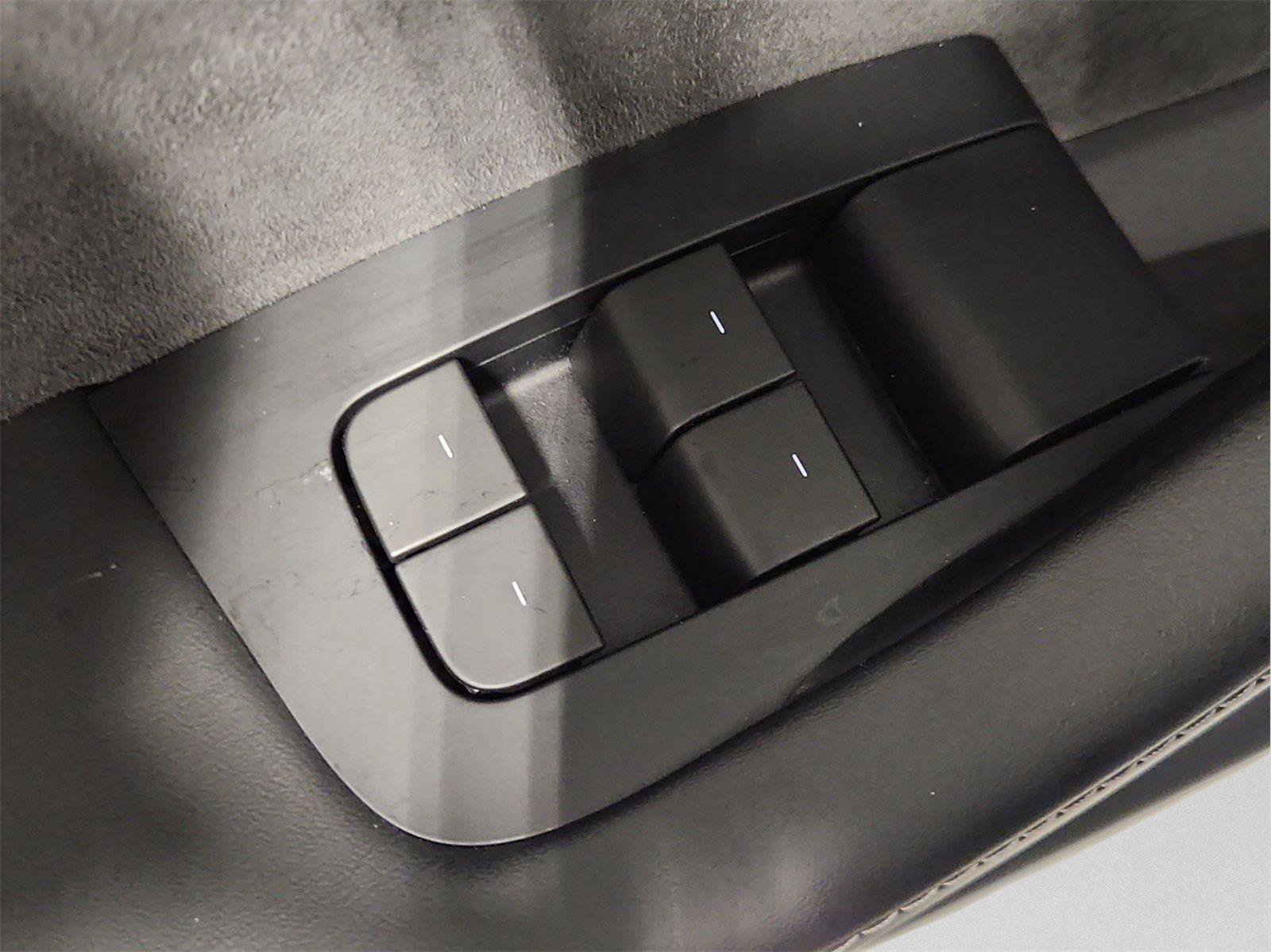 Used 2024 Tesla Model Y Long Range AWD/4WD image 23