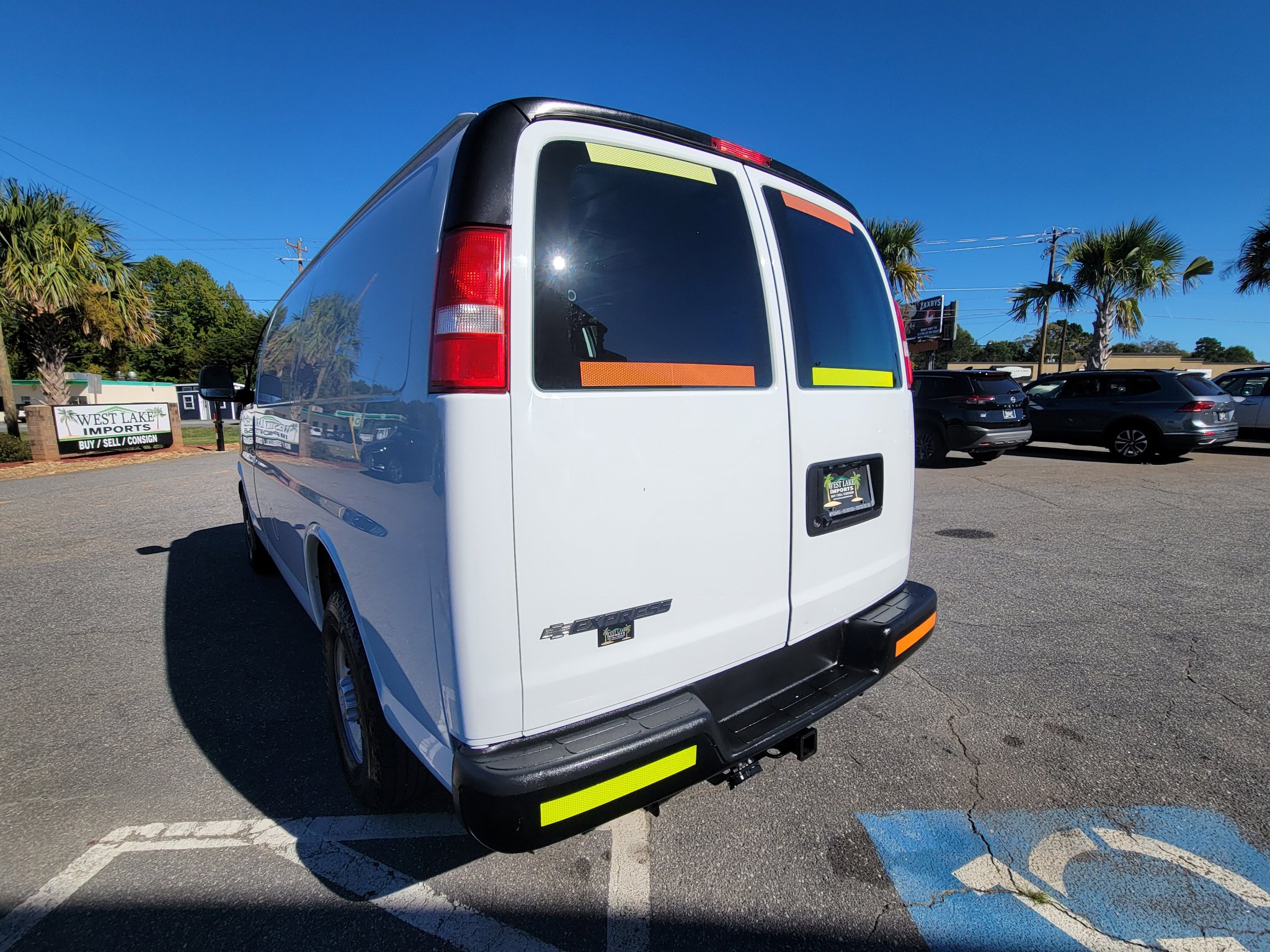 Used 2018 Chevrolet Express 2500 w/ Enhanced Convenience Package image 10