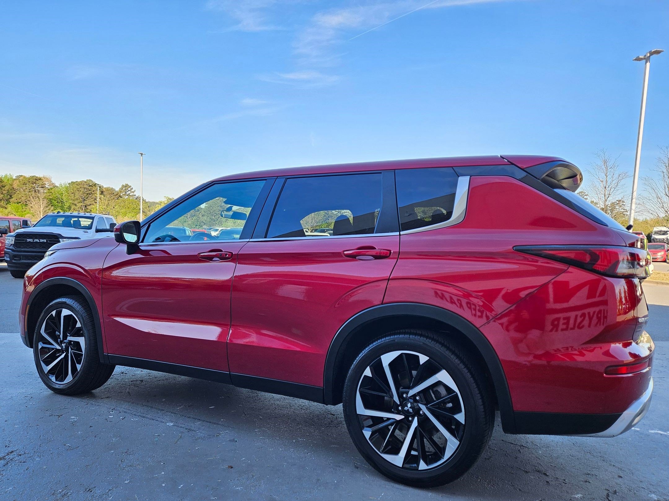 Used 2024 Mitsubishi Outlander SE image 5