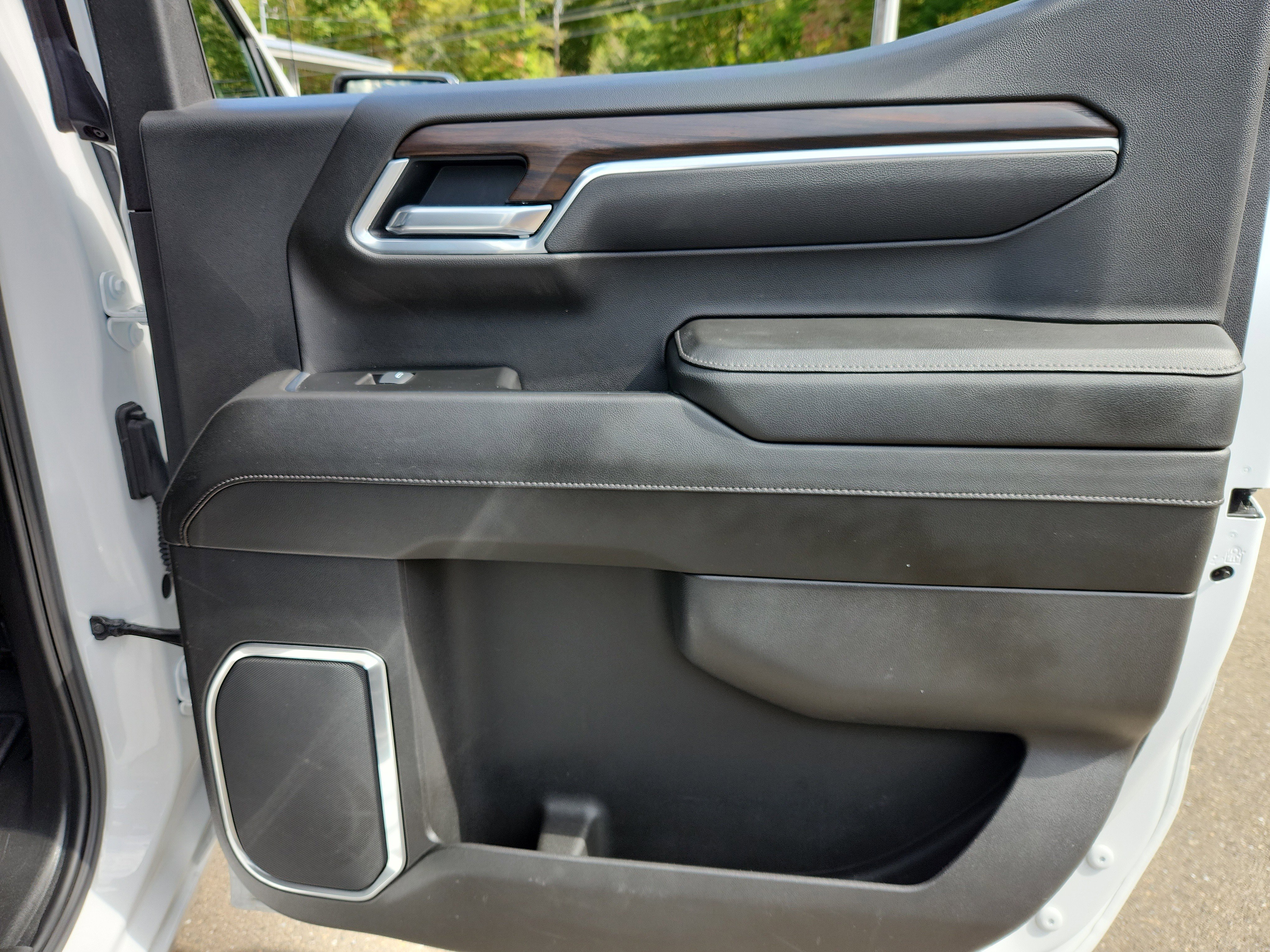 Used 2025 GMC Sierra 1500 SLT image 41