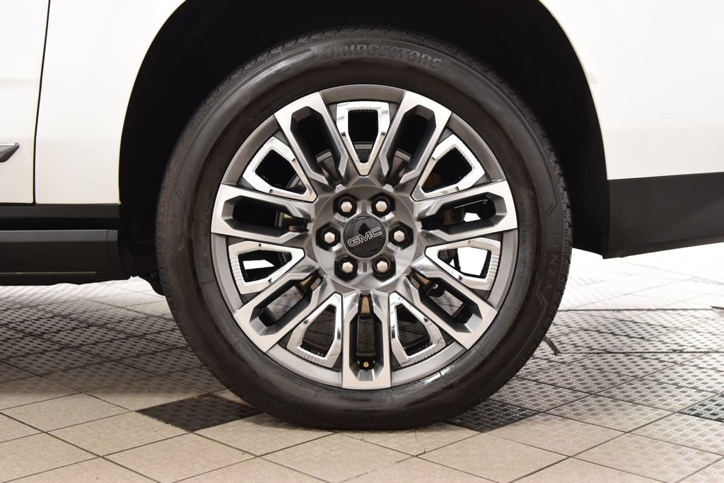 Used 2024 GMC Yukon XL Denali Ultimate AWD/4WD image 30
