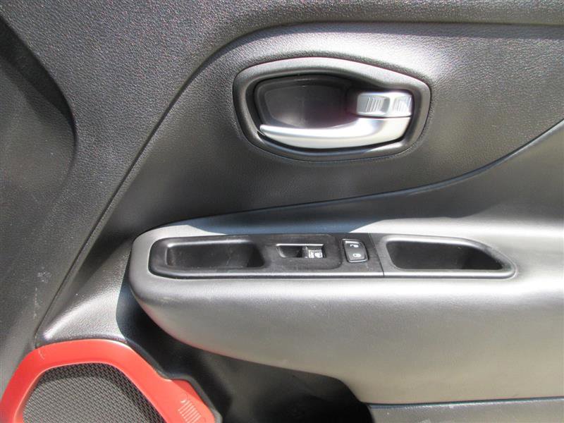 Used 2021 Jeep Renegade Trailhawk w/ Trailer Tow Group image 27