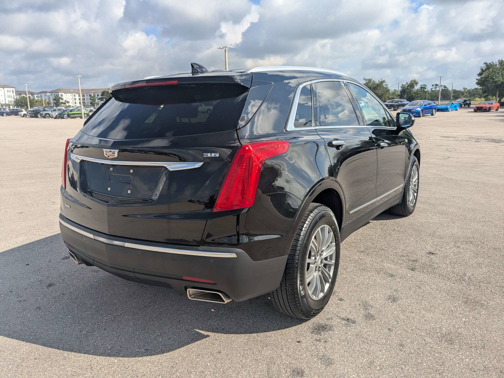 Used 2017 Cadillac XT5 Luxury w/ Driver Awareness Package AWD/4WD image 4