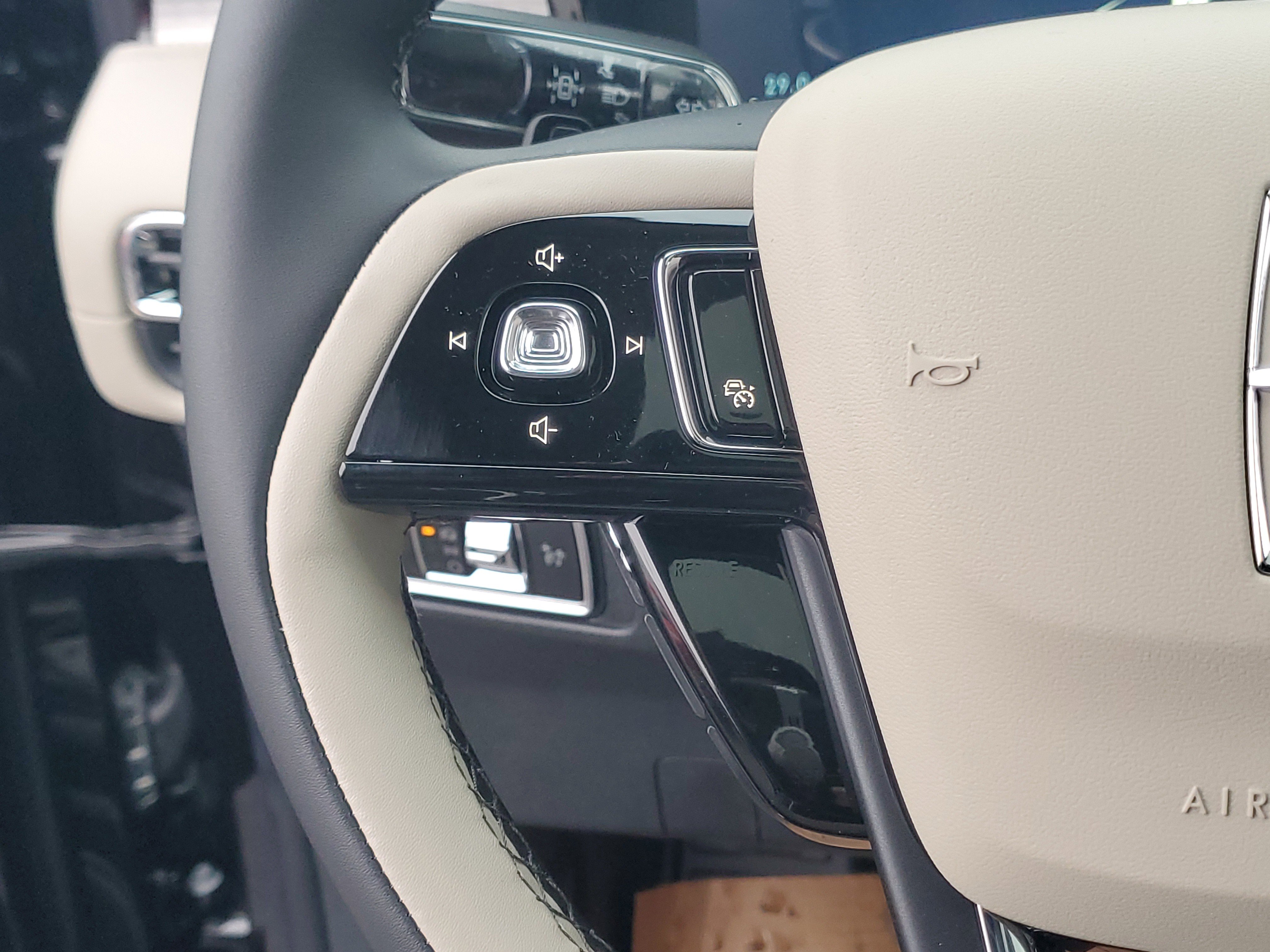 New 2026 Lincoln Corsair Premiere image 17