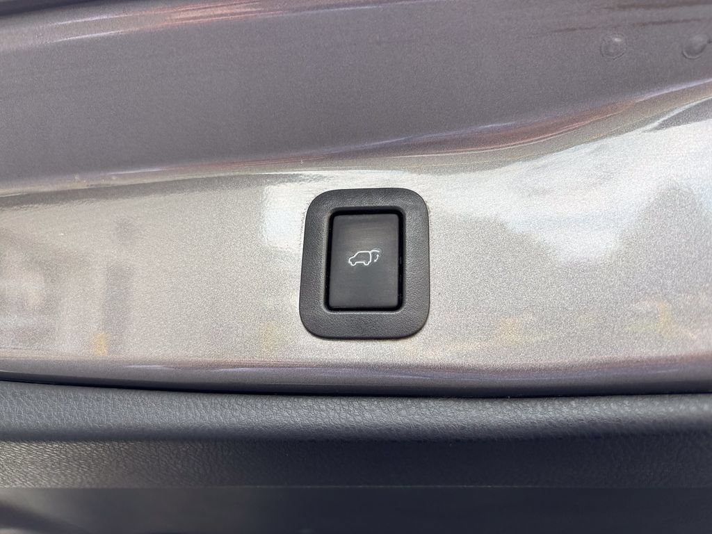 Used 2017 Toyota Highlander Limited AWD/4WD image 50