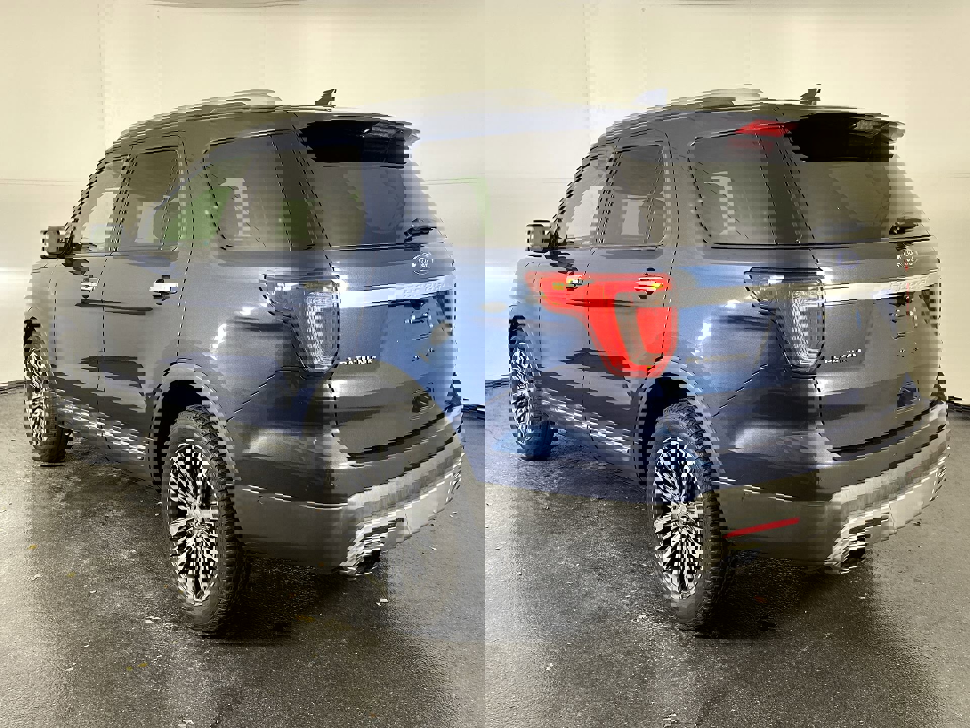 Used 2016 Ford Explorer Platinum image 8