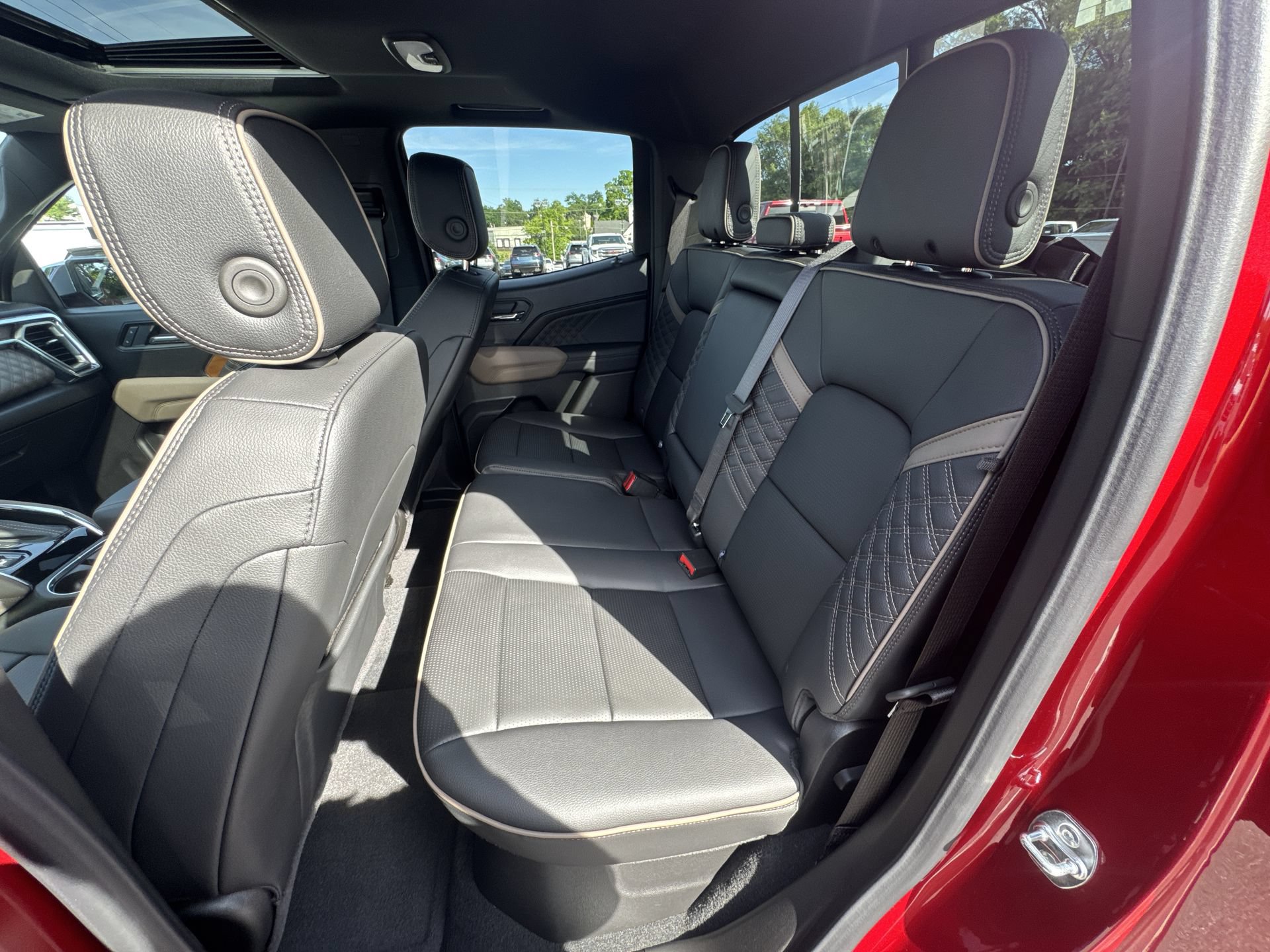 Used 2025 GMC Canyon Denali AWD/4WD image 25