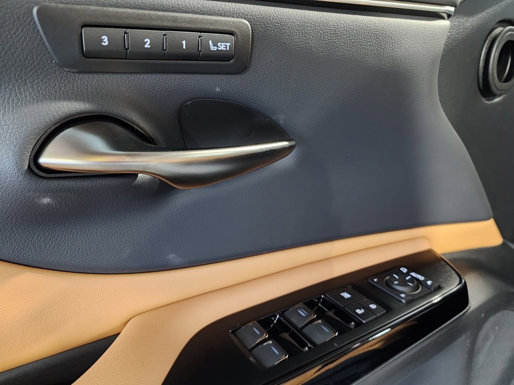 New 2025 Lexus ES 350 w/ Premium Package image 13