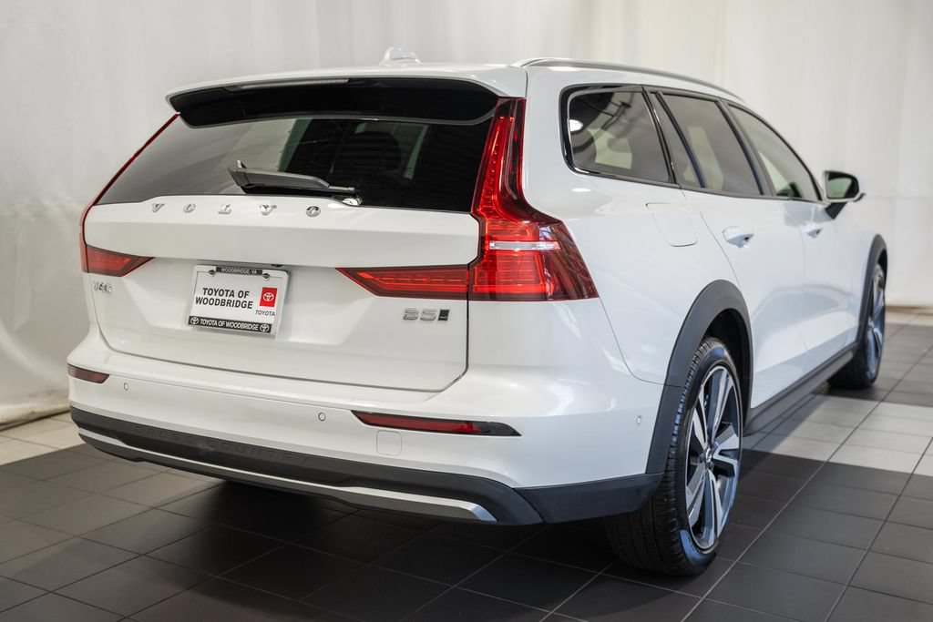 Used 2025 Volvo V60 B5 Cross Country Plus AWD/4WD image 4