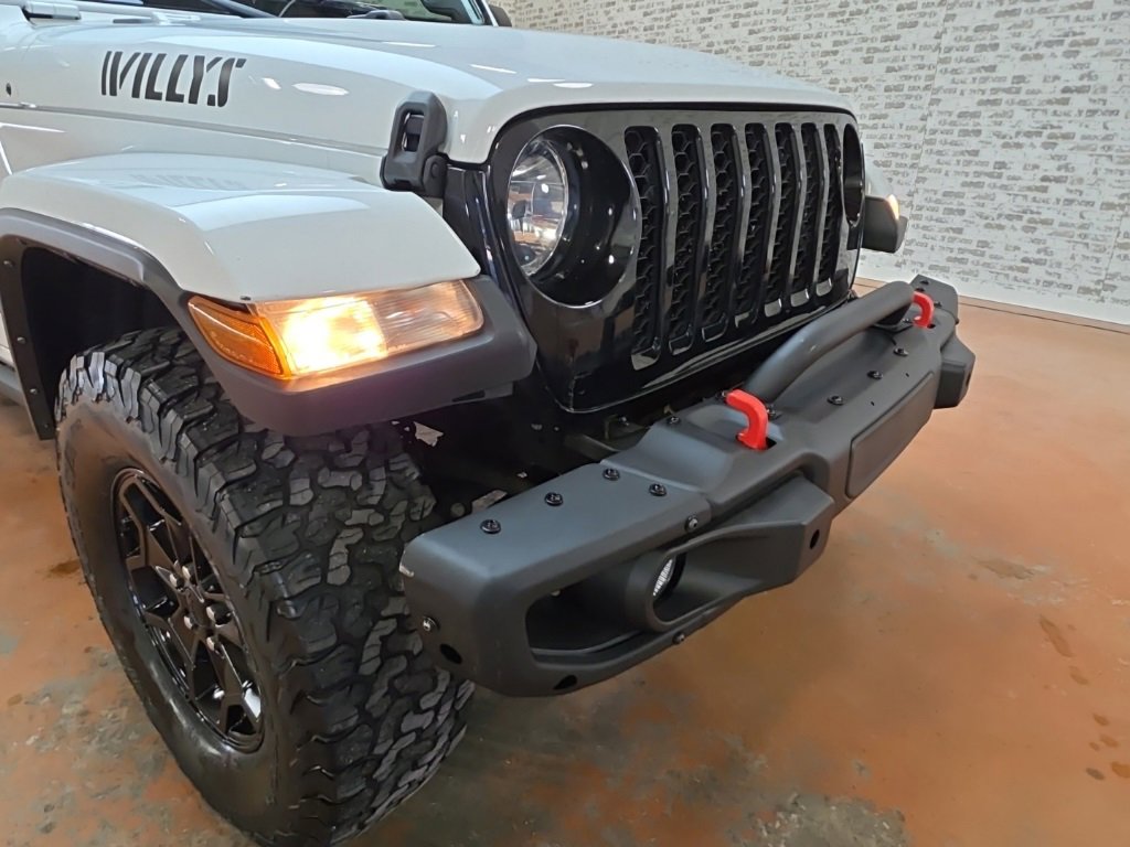 Used 2021 Jeep Gladiator Willys image 11