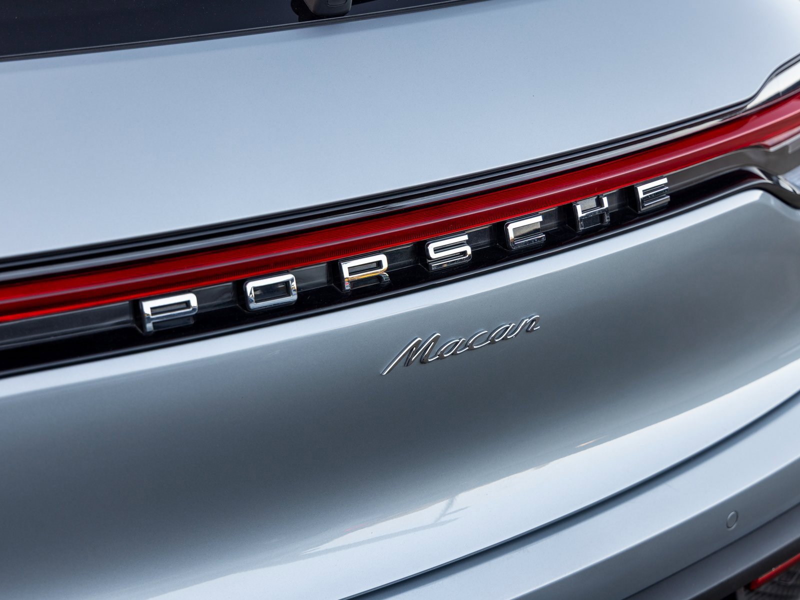 Certified 2025 Porsche Macan image 19