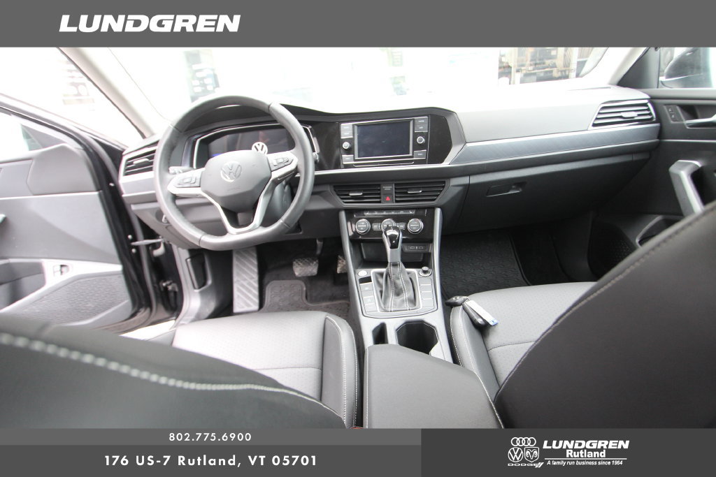 Used 2024 Volkswagen Jetta SE FWD image 5