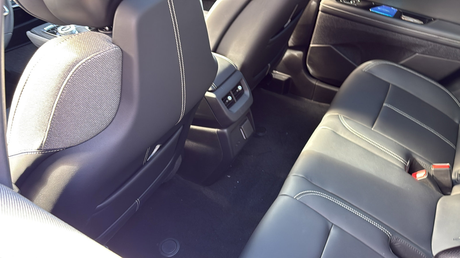 New 2026 Cadillac Optiq Luxury 1 image 29