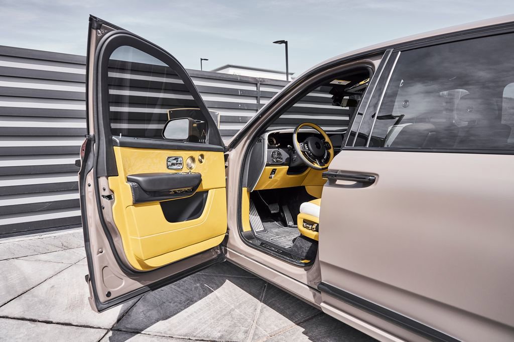 Used 2026 Rolls-Royce Cullinan Black Badge image 34