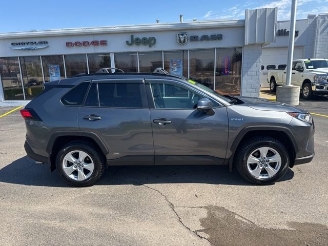Used 2021 Toyota RAV4 XLE w/ Convenience Package image 2