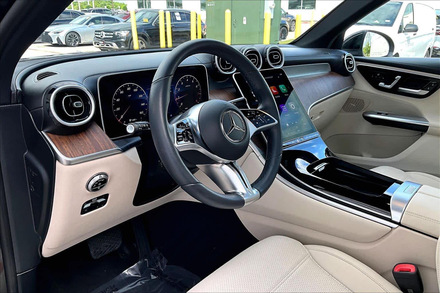 Used 2025 Mercedes-Benz GLC 300 image 16