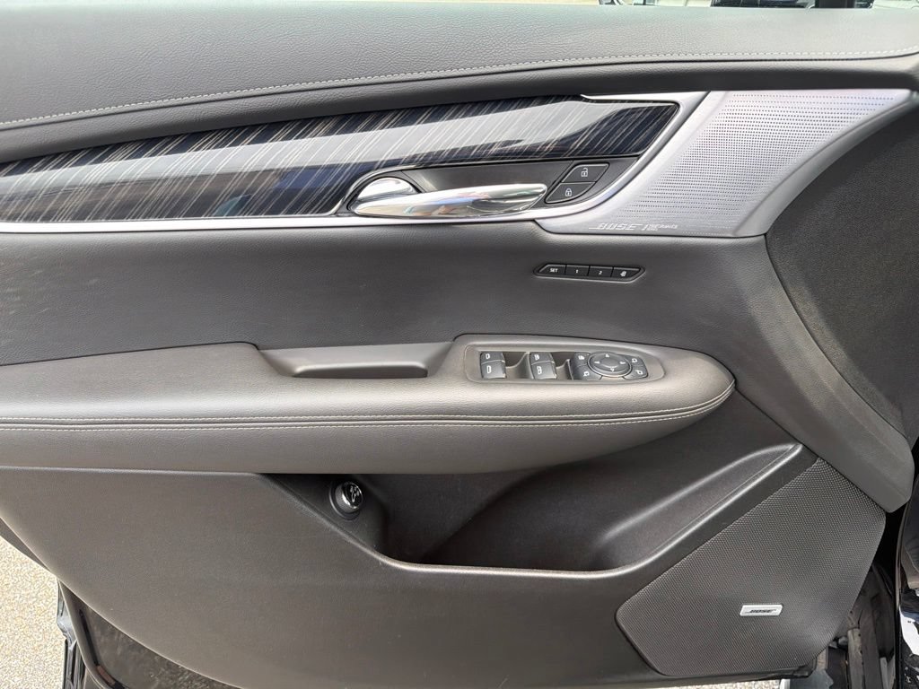Used 2025 Cadillac XT6 Premium Luxury w/ Technology Package AWD/4WD image 17