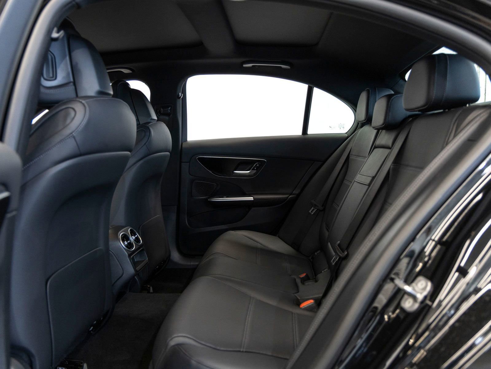 Used 2025 Mercedes-Benz C 300 Sedan image 21