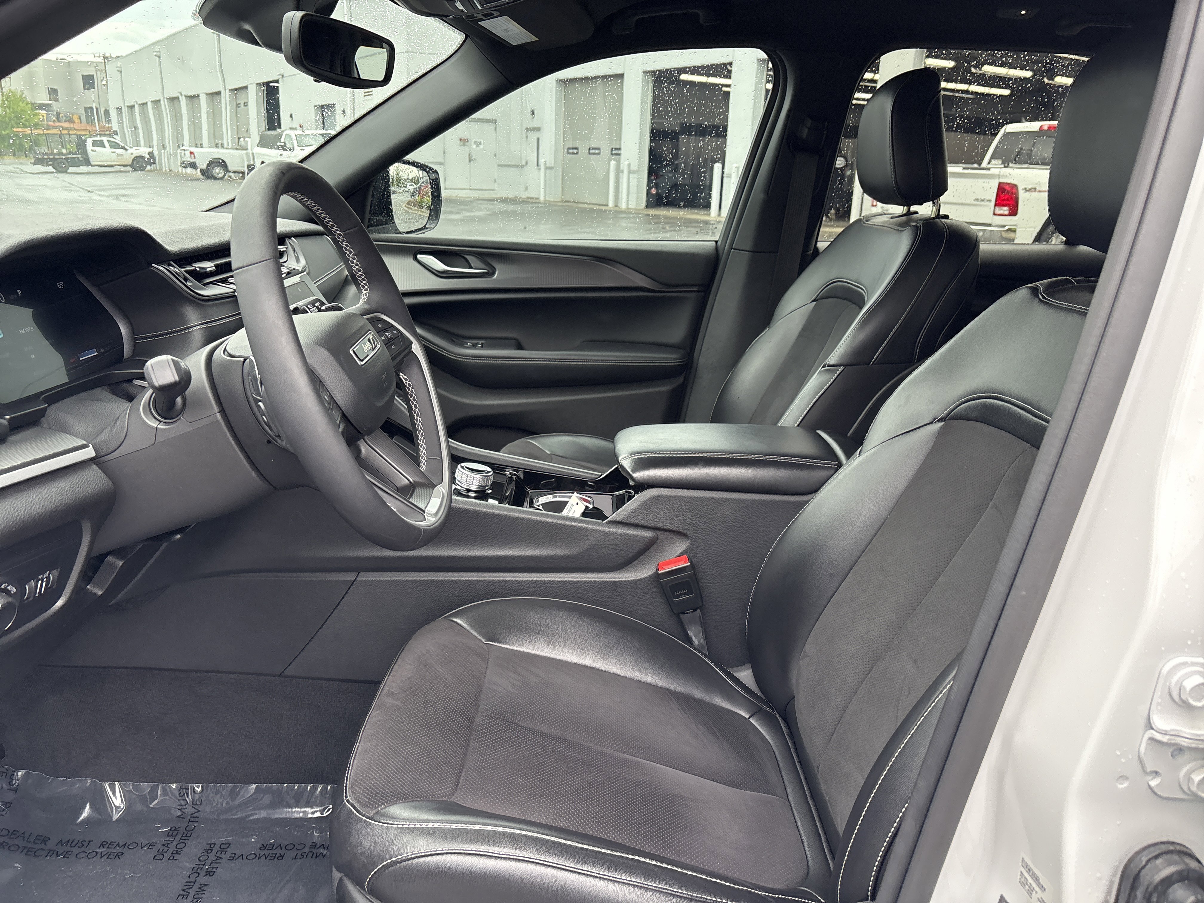Certified 2023 Jeep Grand Cherokee Altitude AWD/4WD image 15