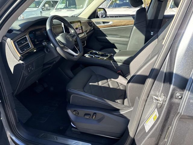 Used 2025 Volkswagen Atlas SE image 36