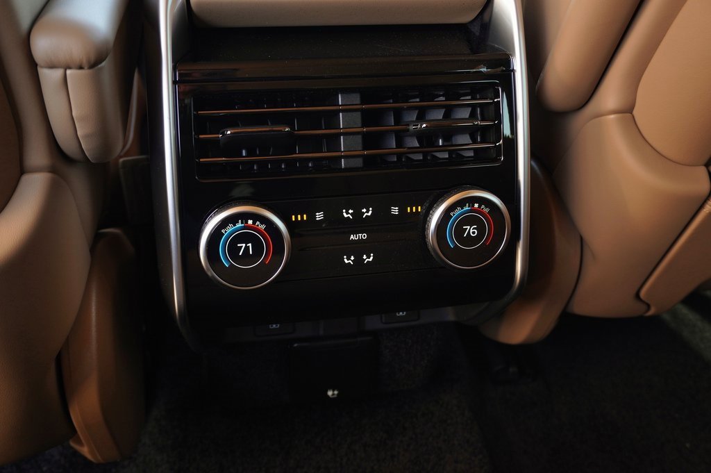 New 2026 Land Rover Range Rover Long Wheelbase Autobiography image 35