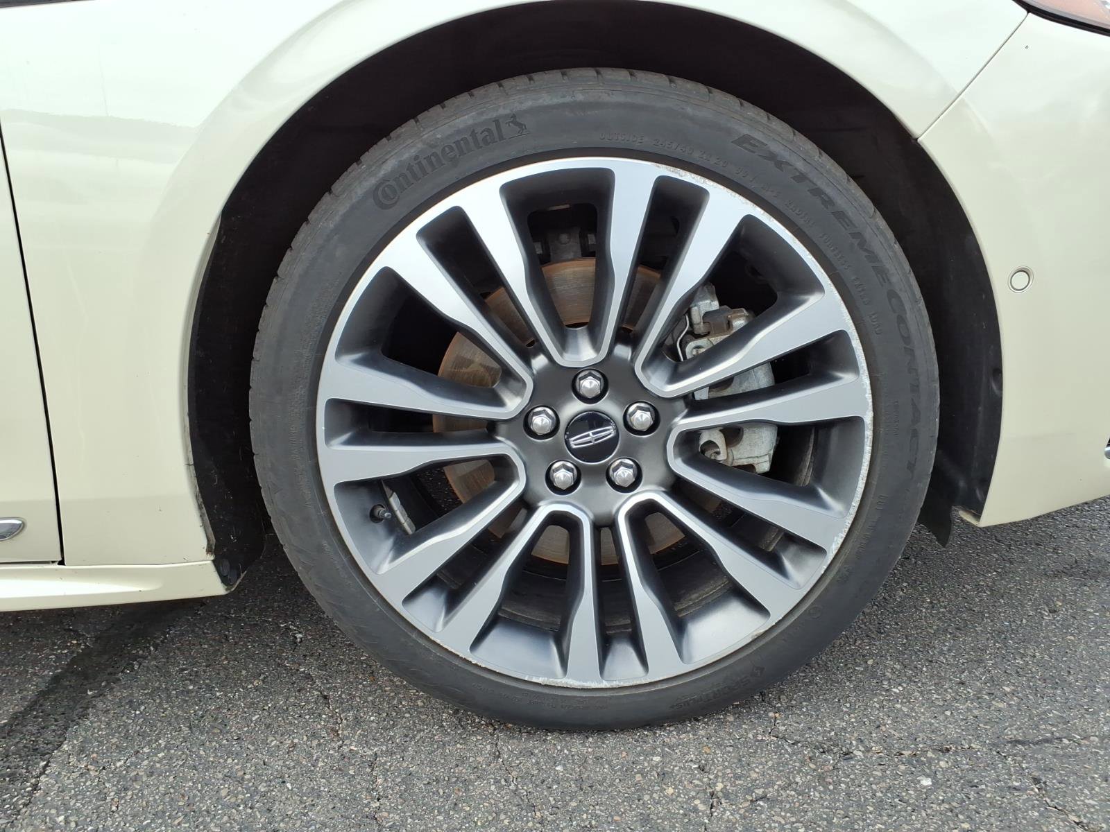 Used 2018 Lincoln Continental Reserve image 9