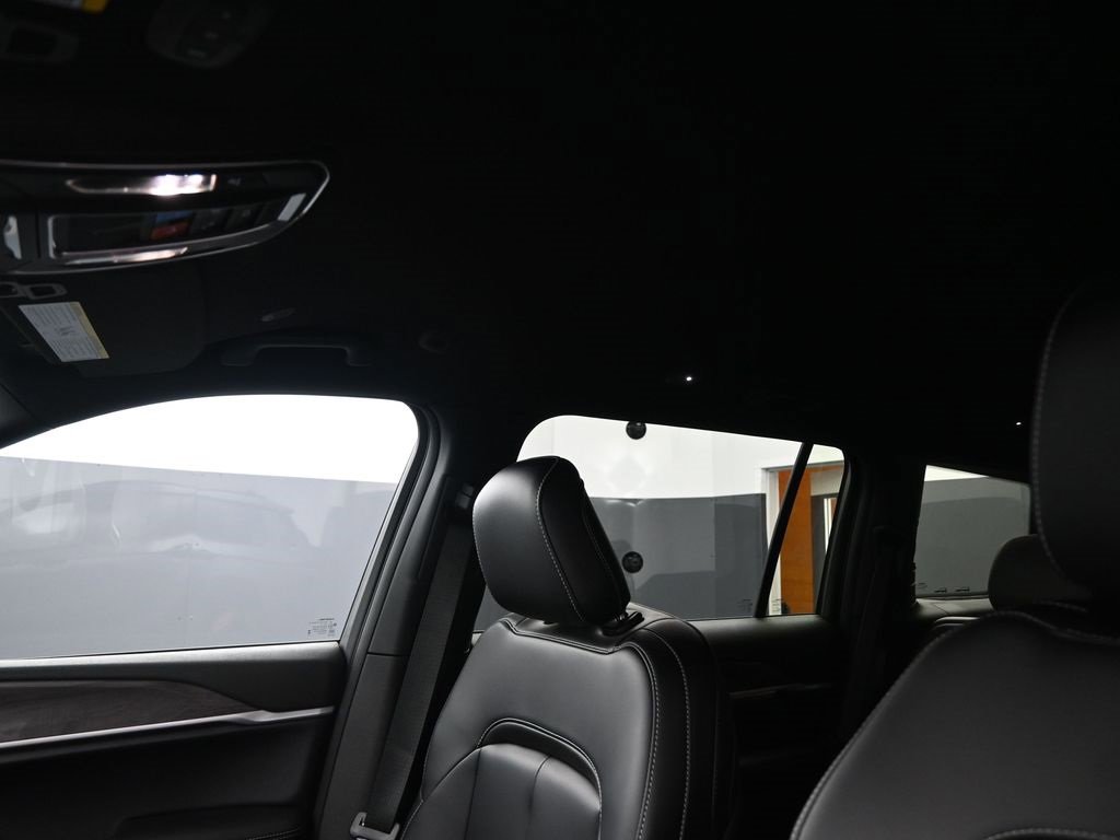 New 2025 Jeep Grand Cherokee L Limited w/ Black Appearance Package image 10