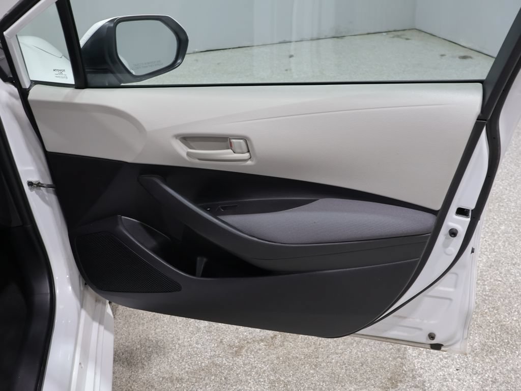 Used 2022 Toyota Corolla LE w/ Carpet Mat Package (TMS) FWD image 23