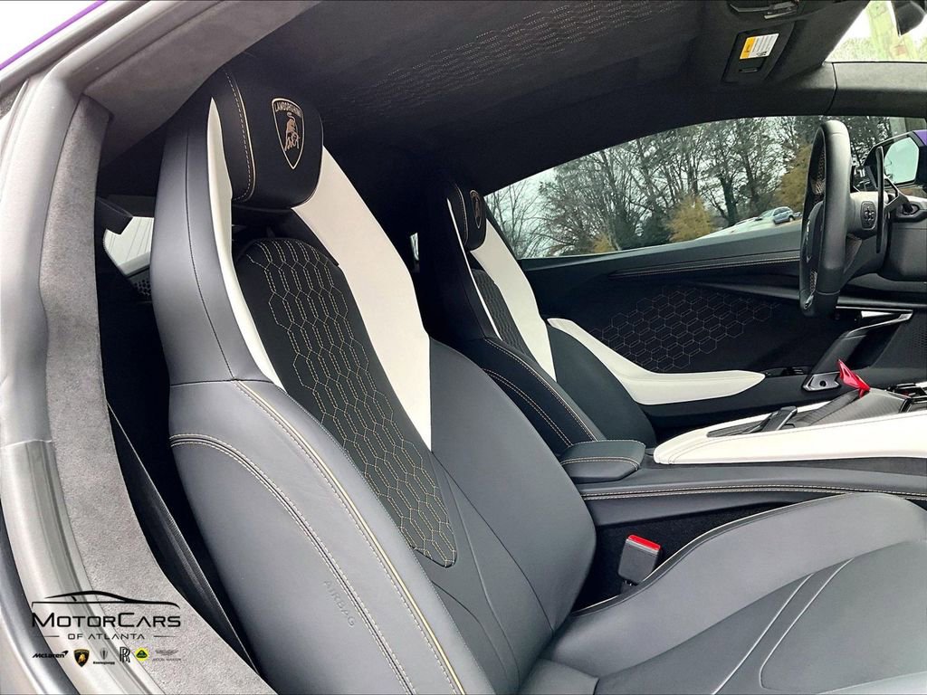 Used 2024 Lamborghini Revuelto image 9