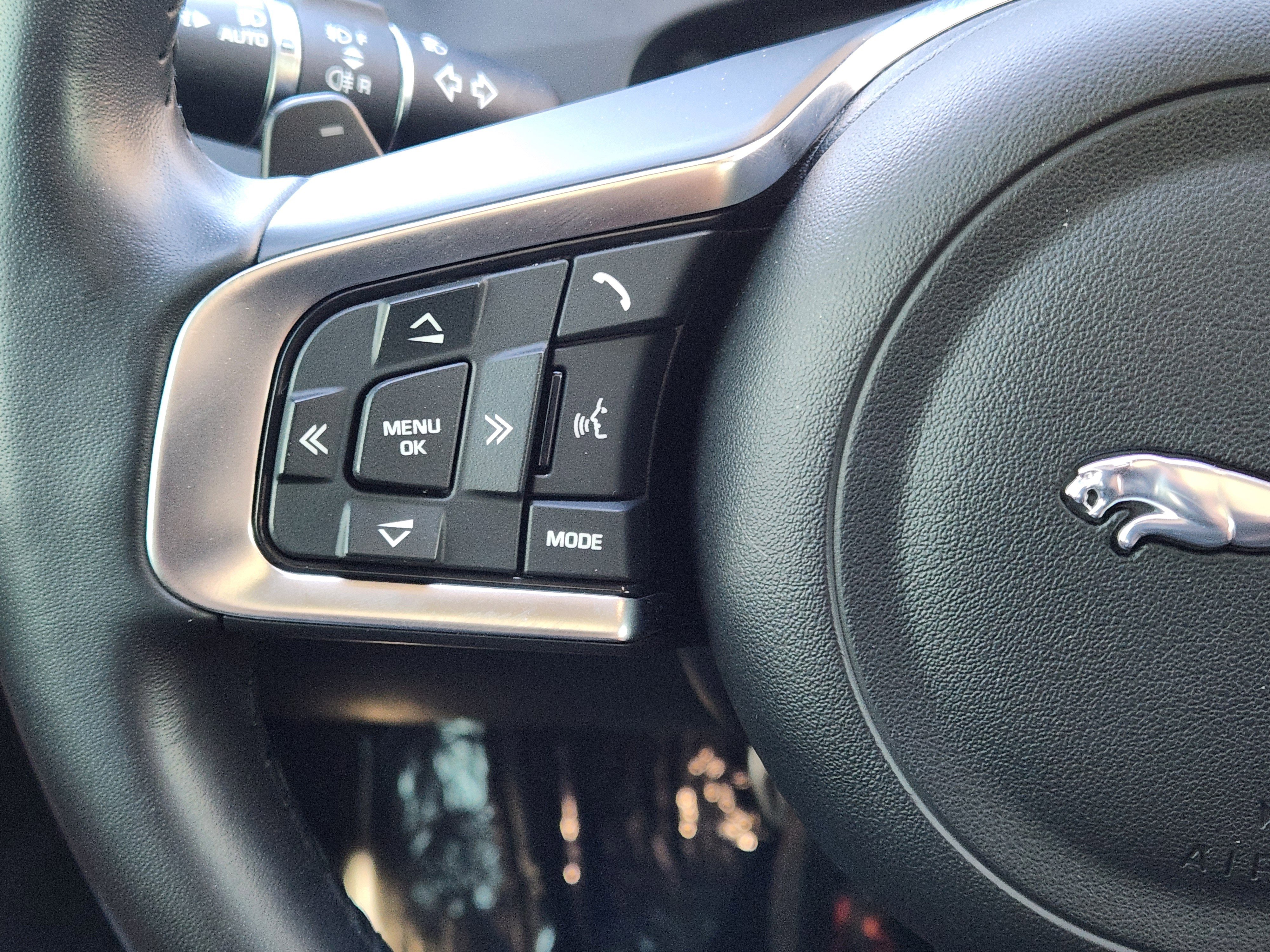 Used 2019 Jaguar F-PACE Portfolio image 29