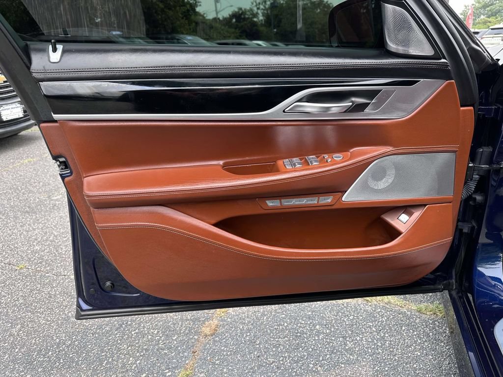 Used 2018 BMW 750i xDrive AWD/4WD image 8