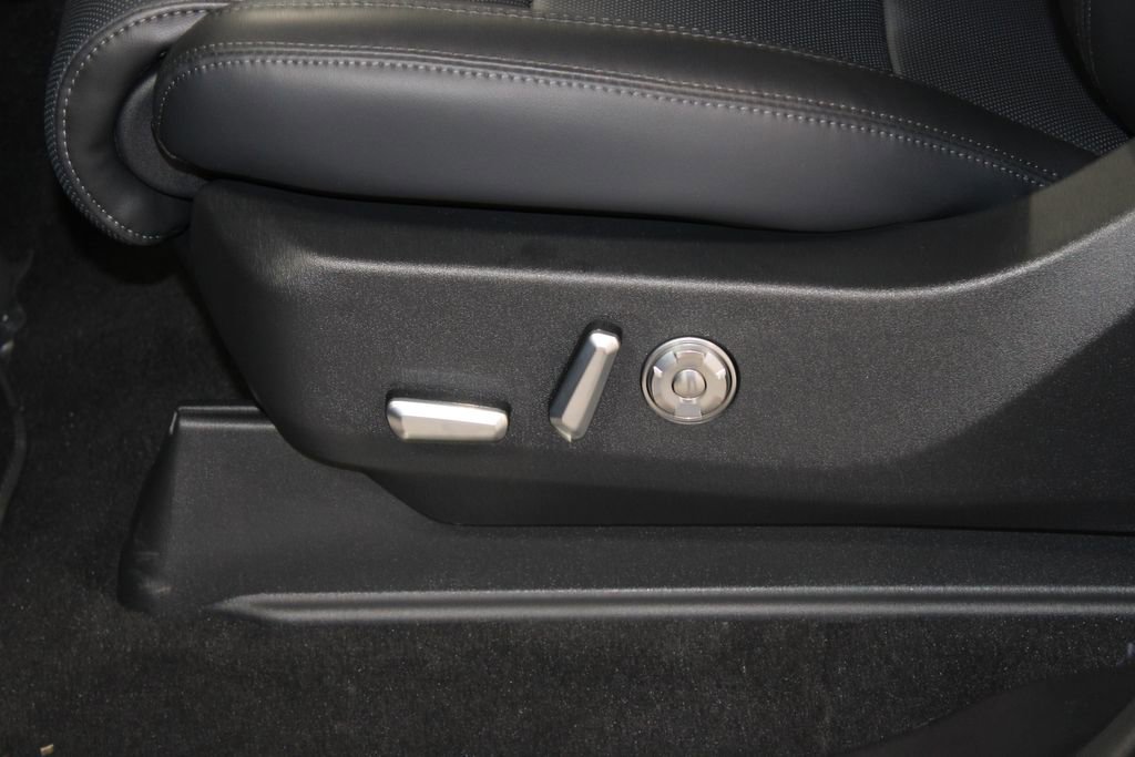New 2026 Lincoln Navigator L Premier AWD/4WD image 22