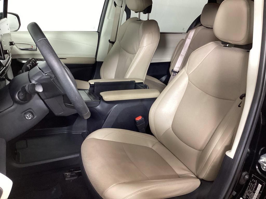 Used 2024 Toyota Sienna Limited AWD/4WD image 10