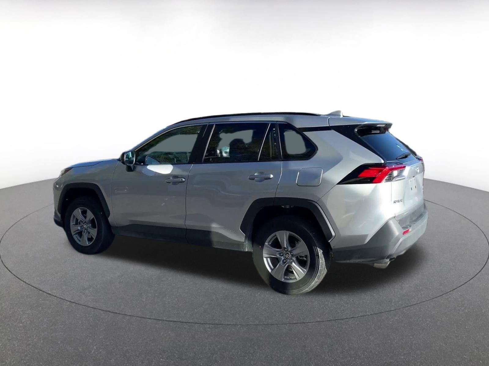 Used 2025 Toyota RAV4 LE image 10