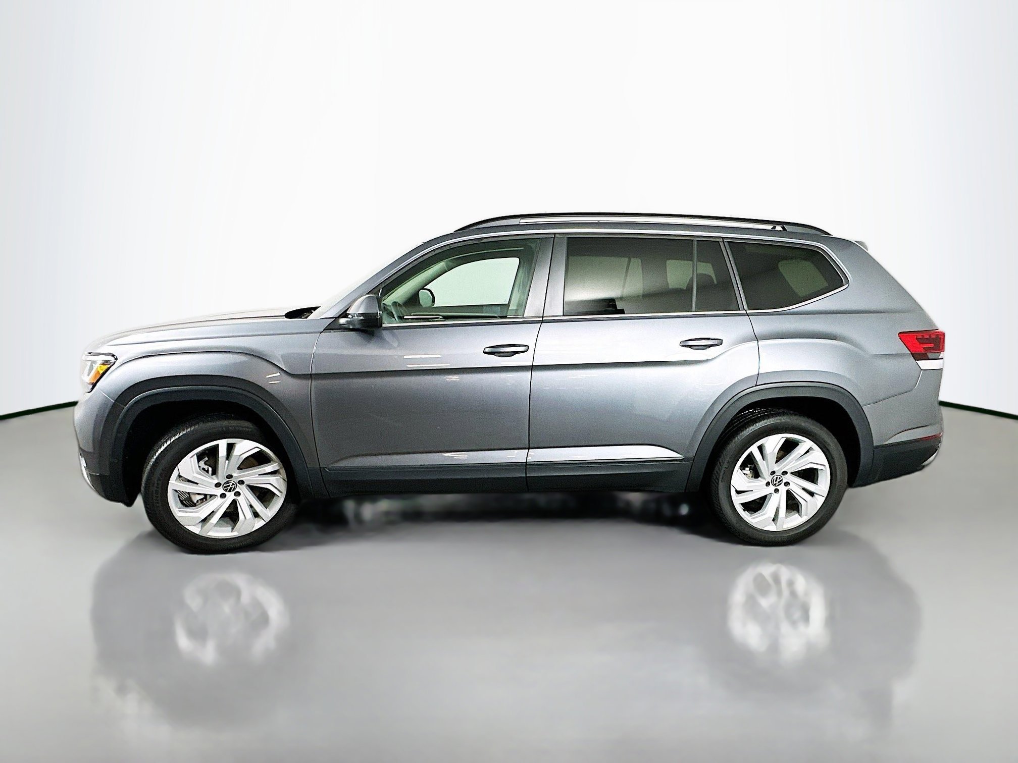 Used 2022 Volkswagen Atlas SE image 4