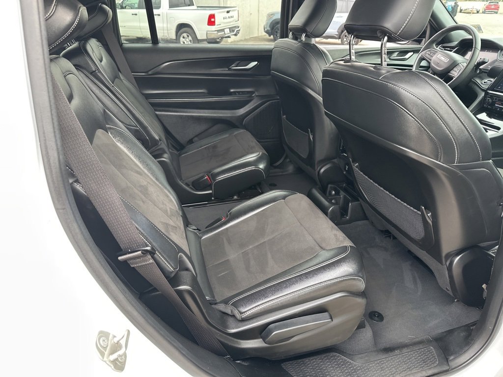 Used 2023 Jeep Grand Cherokee L Laredo image 22