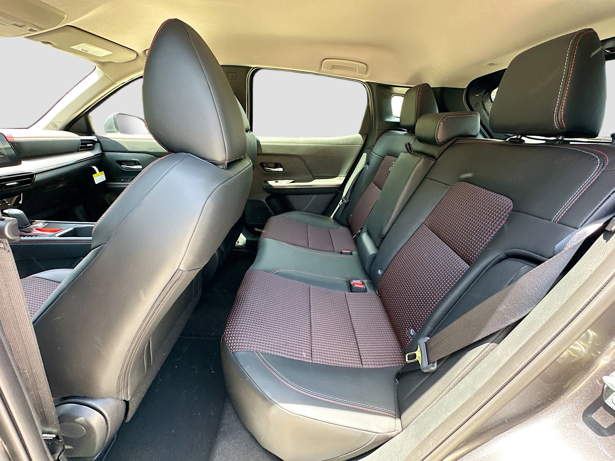 New 2025 Nissan Kicks SR FWD image 16