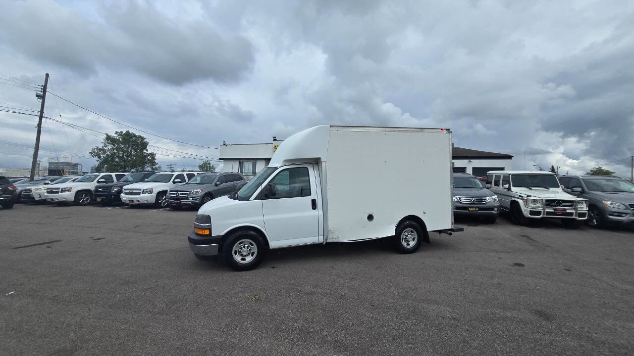 Used 2017 Chevrolet Express 3500 w/ Chrome Appearance Package image 4