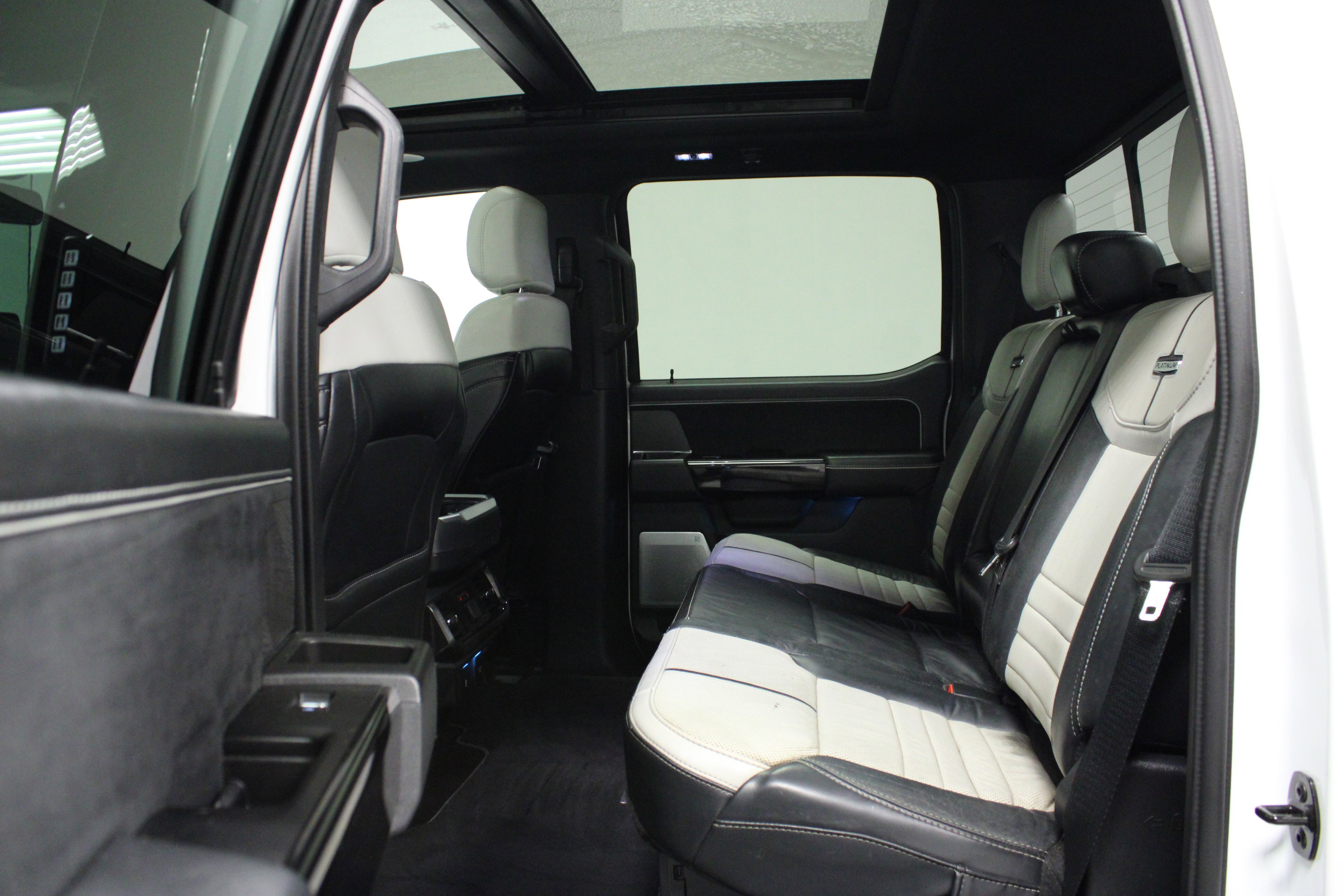 Used 2023 Ford F150 Lightning Platinum image 13