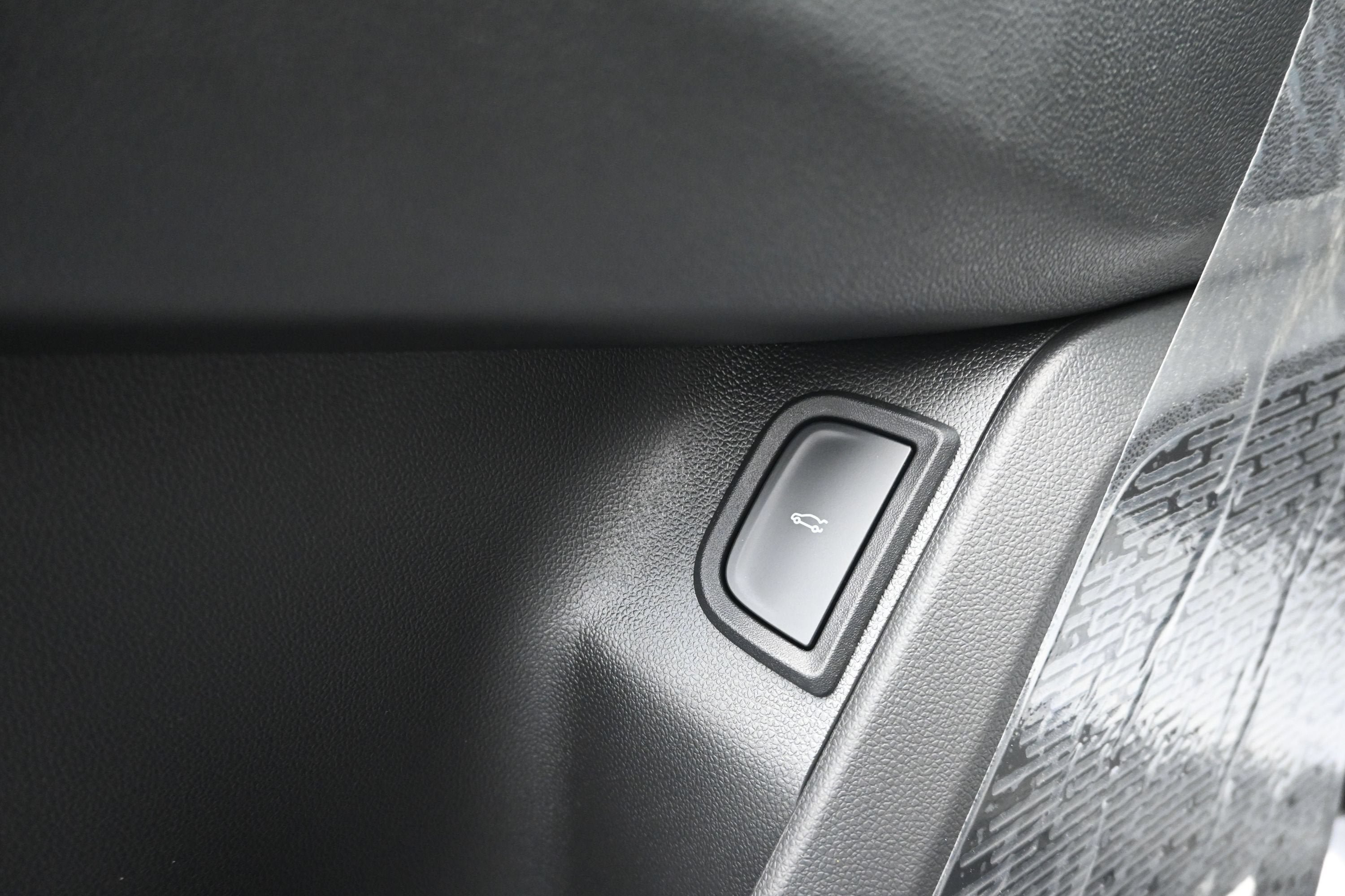 New 2027 Chevrolet Equinox LT w/ Convenience Package II FWD image 29