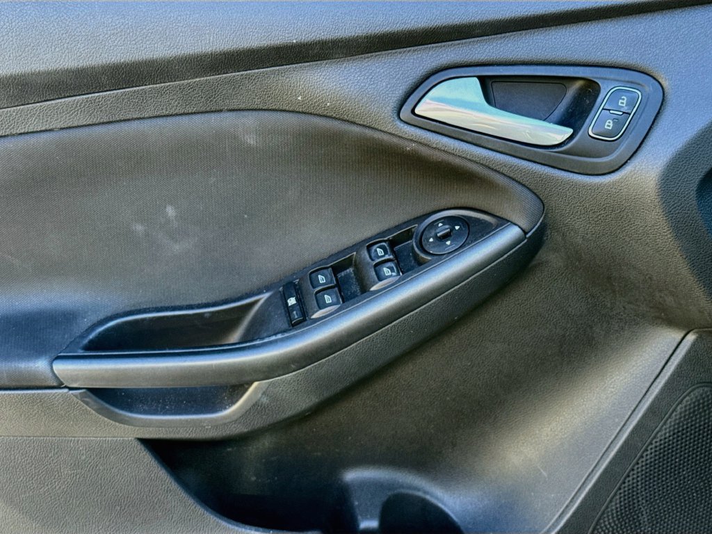 Used 2018 Ford Focus SEL FWD image 11