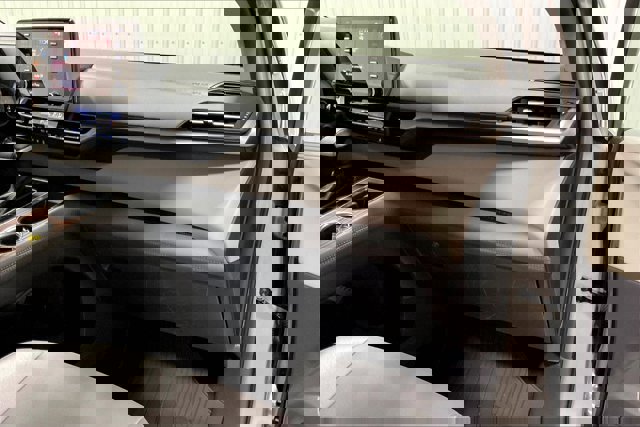 Certified 2024 Toyota Sienna XLE image 17