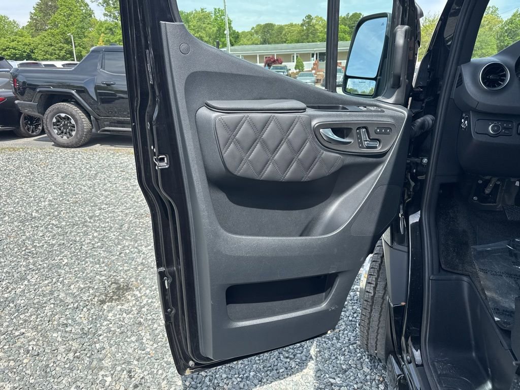 Used 2024 Mercedes-Benz Sprinter 3500 image 30