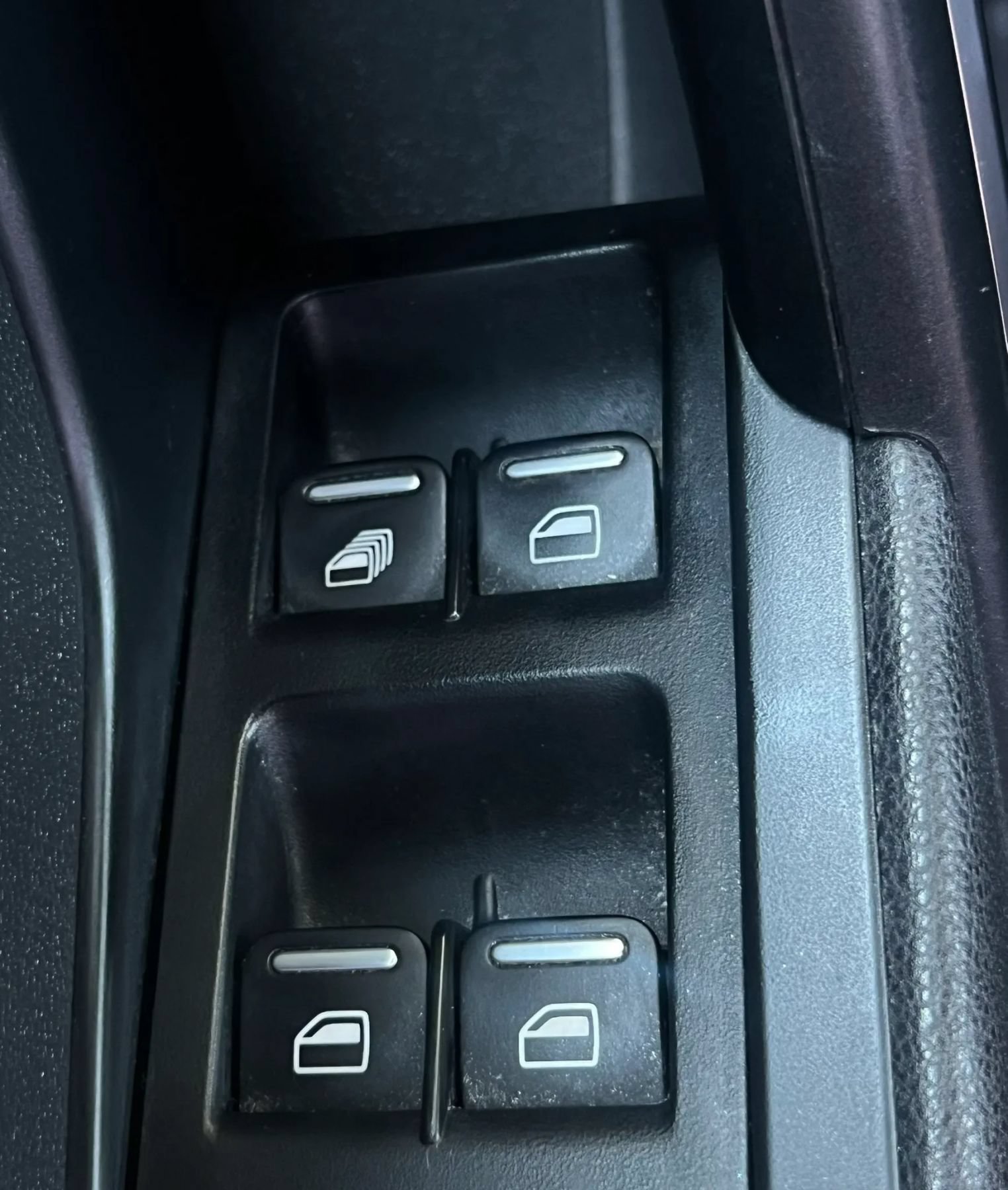Used 2014 Volkswagen Beetle TDI FWD image 36