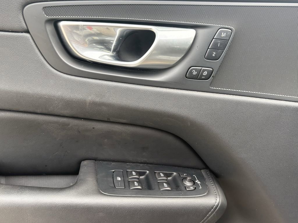 Used 2024 Volvo XC60 B5 Core image 11