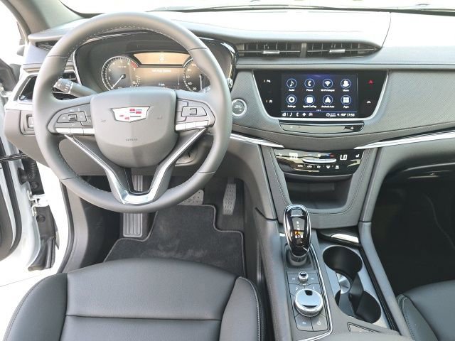 New 2025 Cadillac XT6 Luxury image 19